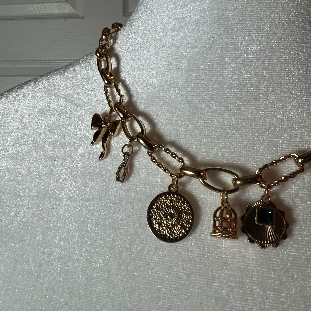 Fashion Jewelry Chunky Charm Necklace Gold 18" - Picture 2 of 3